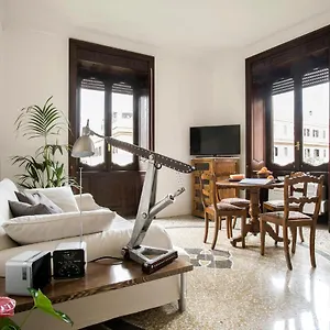  Apartment Flat Six